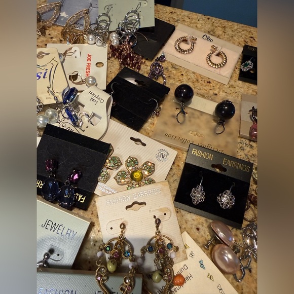 Variety of vintage costume jewelry - Earrings - Picture 6 of 16